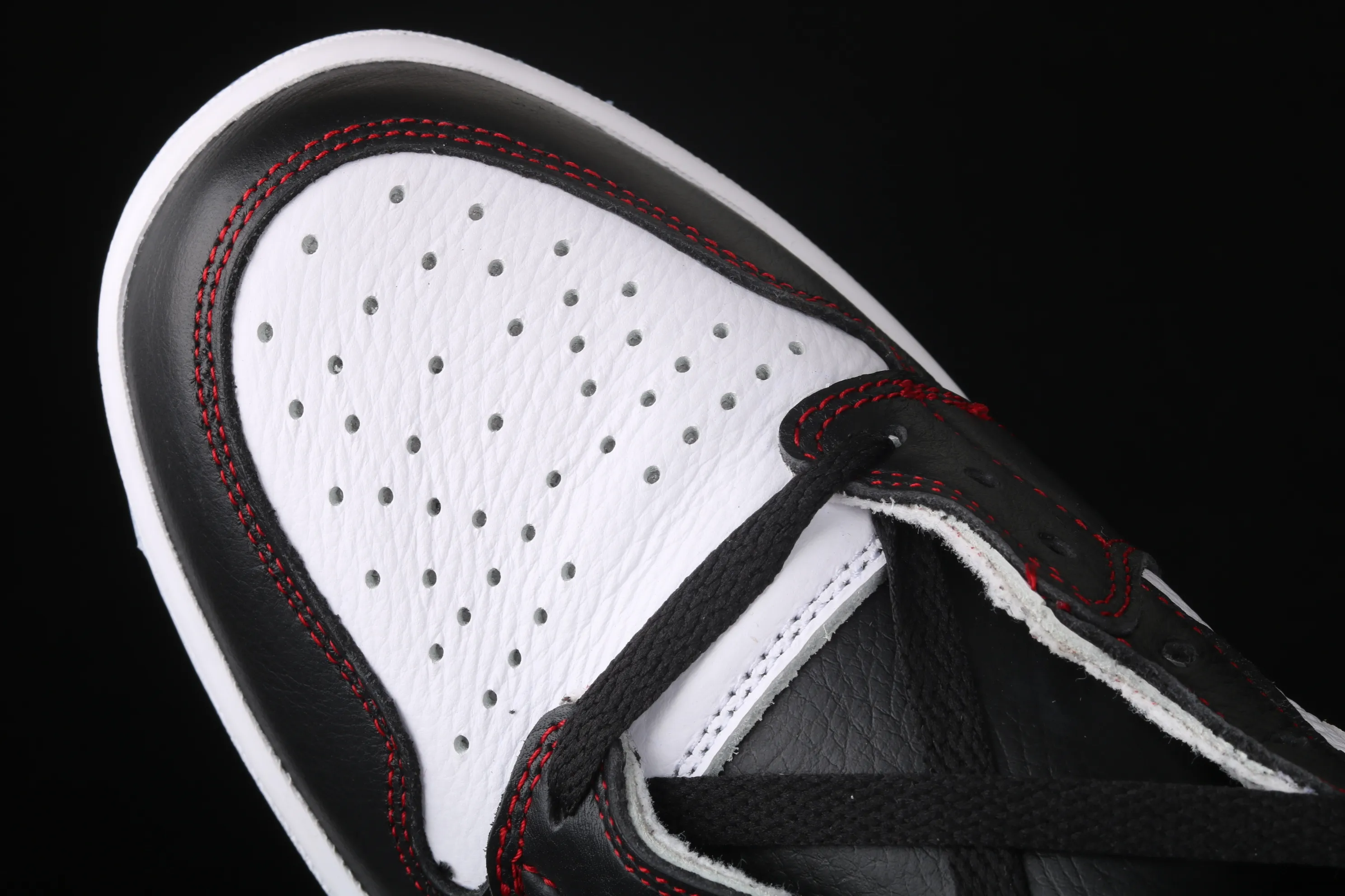 All categories Air Jordan Jordan series basketball shoes Air Jordan 1 High cost-effective version Air Jordan 1 "Dynamic Yellow" AJ1 black and white contrast stitching hook basketball shoes CD6579-071